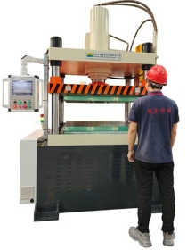 100吨伺服碳纤维四柱热压机